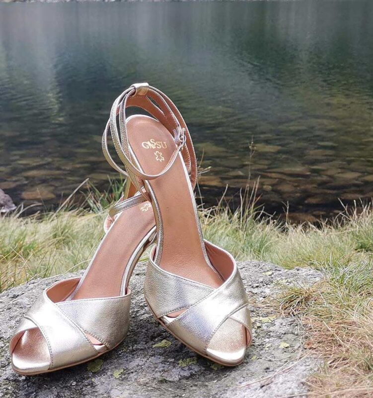 Złote sandałki - z przodu