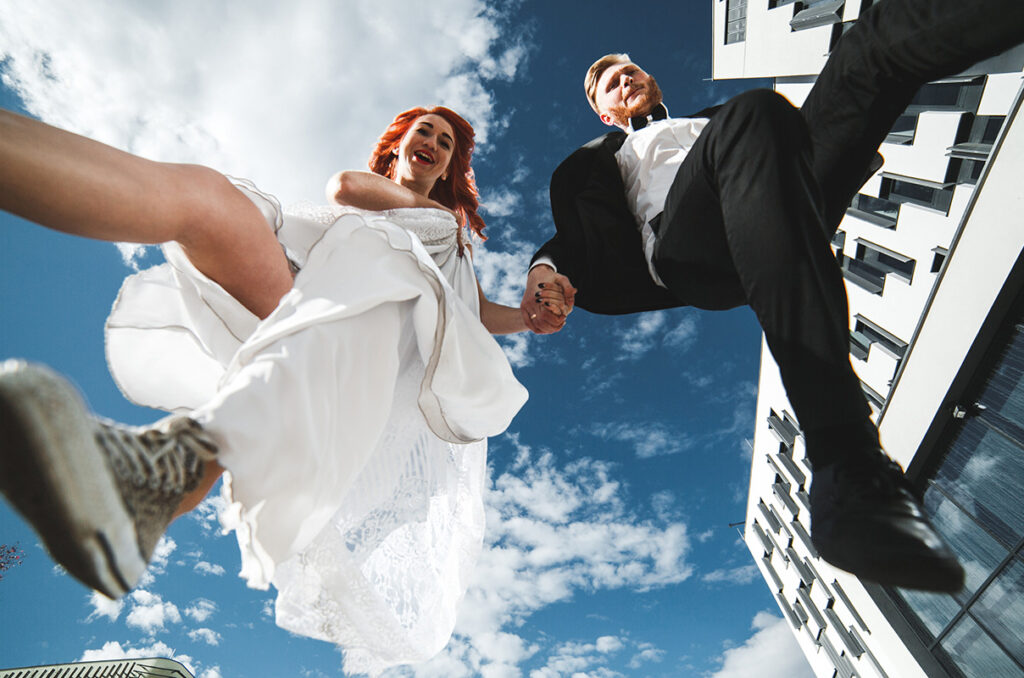 widok-z-dolu-nowoczesnych-nowozencow