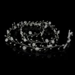Wianek ze szklanych kryształków w kształcie kwiatków