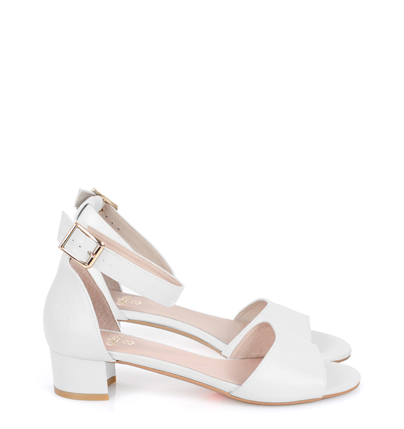 Gina-biale-lico.jpg GINA - Białe sandałki na niskim obcasie - obrazek 1