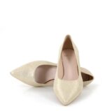 JESSICA - Jasno złote szpilki niskie, struktura satynowa - obrazek 4