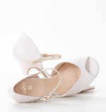 LOURDES - Jasnobeżowe sandałki do tańca ze złotym paskiem - obrazek 5