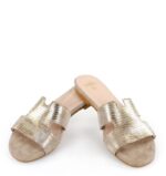 MELANIE - Złote klapki na płaskim obcasie - obrazek 2