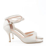 PALOMA- Kremowe sandałki do tańca z paskiem wokół kostki.