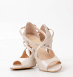 SANSEI- Sandałki w kolorze beżowym na szpilce - obrazek 4