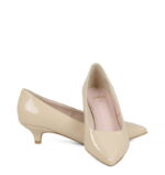 JESSICA - Jasne beżowe szpilka na niskiej szpilce z lakierowanej skóry - obrazek 3