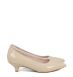 JESSICA - Jasne beżowe szpilka na niskiej szpilce z lakierowanej skóry