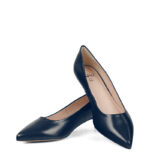 JESSICA - Granatowe szpilka na niskim obcasie z licowej skóry - obrazek 2