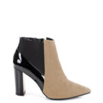 CORA - Jasno beżowe krótkie botki na słupku