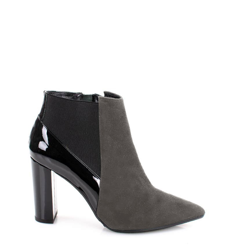 cora1-whisper-welur.jpg CORA - Ciemno szare krótkie botki na słupku - obrazek 1