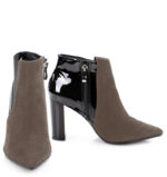 CORA - Ciemno beżowe krótkie botki na słupku - obrazek 3