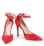 DENISE - Czerwone zamszowe szpilki z paskiem - obrazek 7