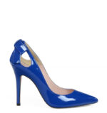 EVIE - Niebieskie szpilki z lakierowanej skóry z kokardą