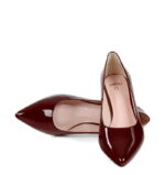 JESSICA - Bordowe niskie szpilki na kaczuszce z lakierowanej skóry - obrazek 3