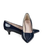 JESSICA - Granatowe szpilka, niskie szpilki z lakierowanej skóry - obrazek 3