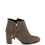 JUDITH - krótkie botki ciemno beżowe na słupku