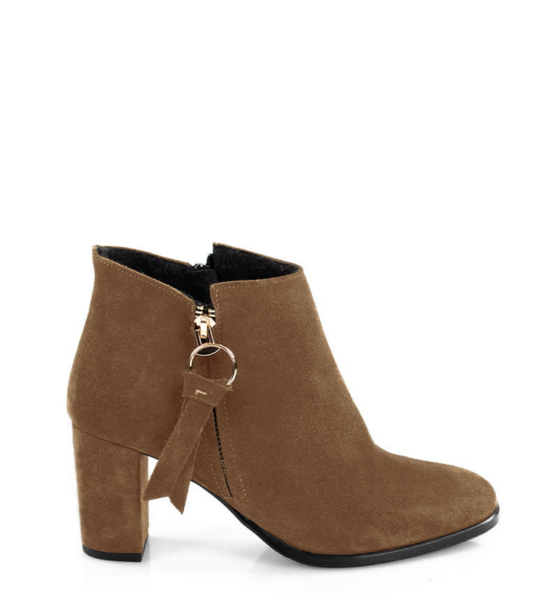 judith-ocognac-welur.jpg JUDITH - krótkie botki brązowe na słupku - obrazek 1