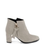 JUDITH - krótkie botki jasno szare na słupku
