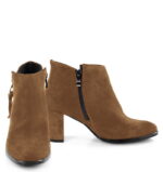 JUDITH - krótkie botki brązowe na słupku - obrazek 3