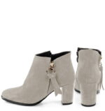 JUDITH - krótkie botki jasno szare na słupku - obrazek 4