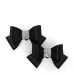 Kokarda czarna ozdoba do butów ze srebrnym środkiem, satynowe