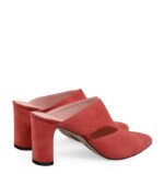 MAGGIE - Czerwone klapki na słupku zamszowe - obrazek 3
