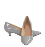 MICHELLE - Szare niskie szpilki z lakierowanej skóry - obrazek 3