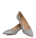 MICHELLE - Szare niskie szpilki z lakierowanej skóry - obrazek 4