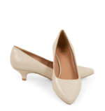 MICHELLE - Beżowe jasne szpilki na niskim obcasie z licowej skóry - obrazek 4