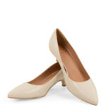 MICHELLE - Beżowe jasne szpilki na niskim obcasie z licowej skóry - obrazek 6