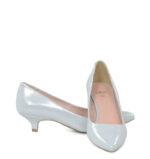 MICHELLE - Jasne, srebrne szpilka na kaczuszce z satynowanej skóry - obrazek 3