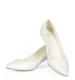 MICHELLE - Białe szpilka na niskim obcasie z perłowej skóry - obrazek 4