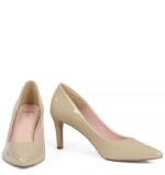 RIKO - Beżowe niskie szpilki z lakierowanej skóry - obrazek 5