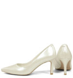 RIKO - Ecru czółenka na szpilce z perłowej lakierowanej skóry - obrazek 6