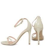 SOPHIA - Sandały ecru na szpilce z lakierowanej skóry - obrazek 2