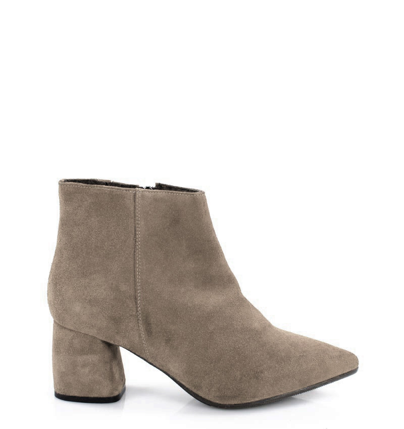 vera1-capucino-M-1-welur.jpg VERA - Beżowe botki na grubym słupku - obrazek 1