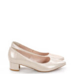 WERONICA - beżowo perłowe czółenka na niskim słupku z licowej skóry